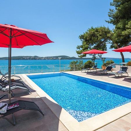 Gem Of The Sea Luxury Beach Apartment With Brand New Heating Infinity Pool Trogir Exterior photo