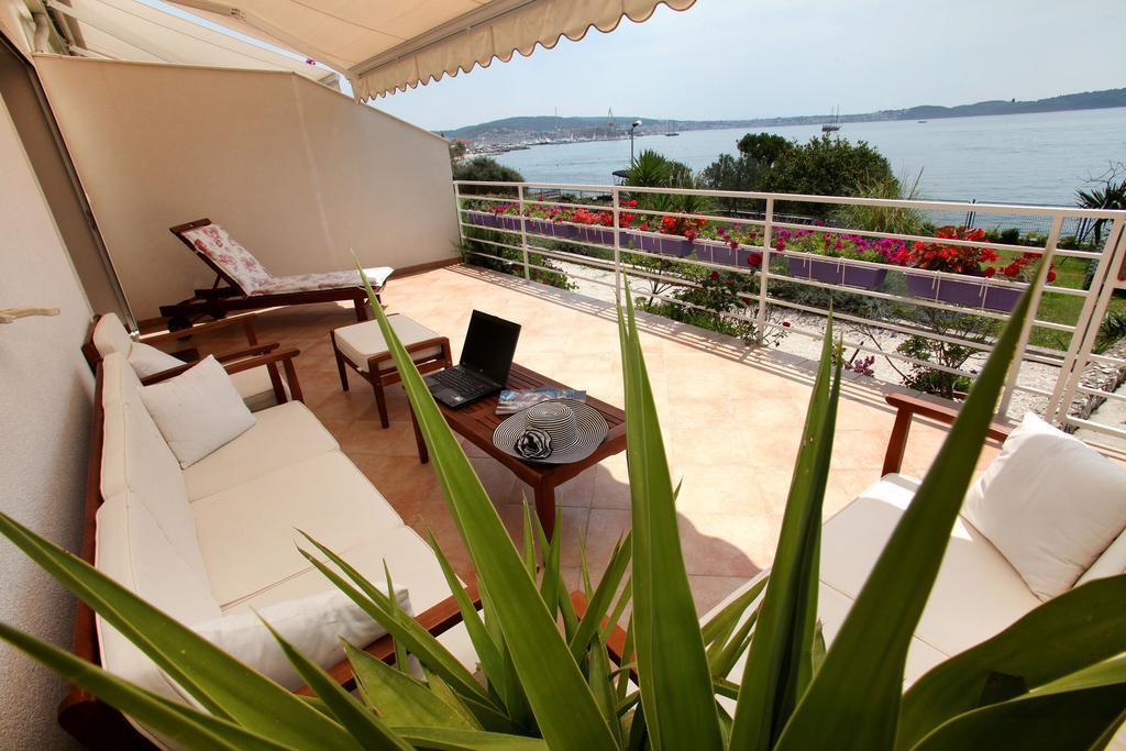 Gem Of The Sea Luxury Beach Apartment With Brand New Heating Infinity Pool Trogir Exterior photo