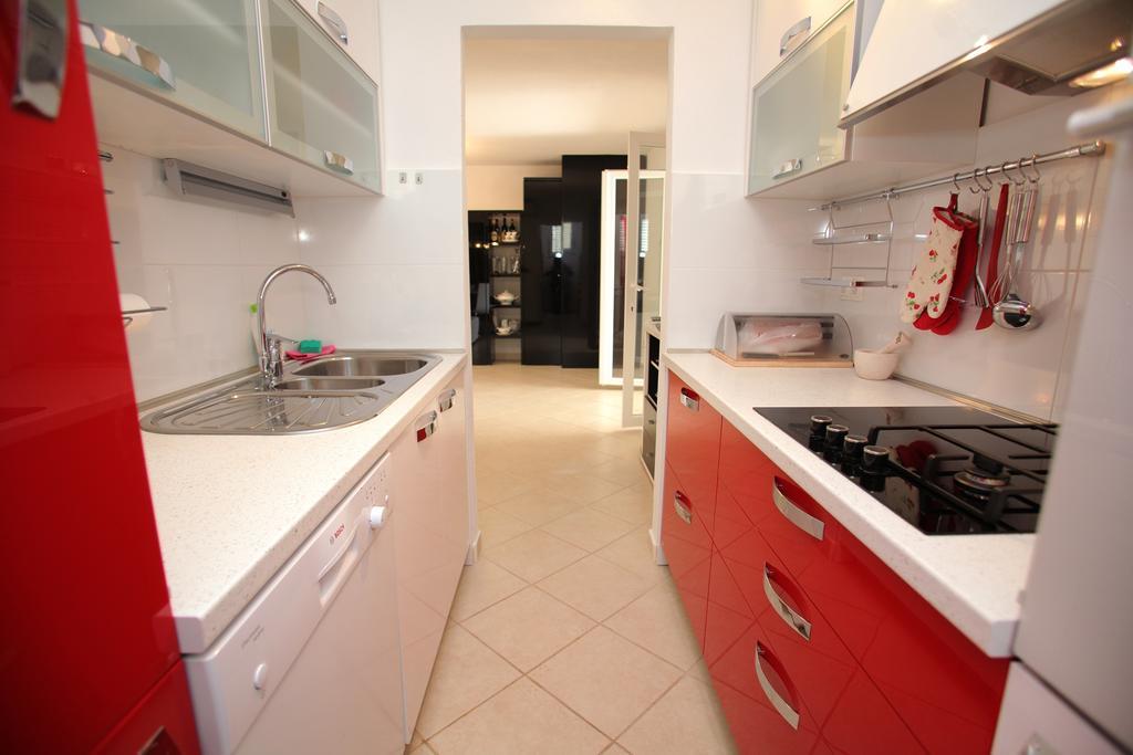 Gem Of The Sea Luxury Beach Apartment With Brand New Heating Infinity Pool Trogir Exterior photo