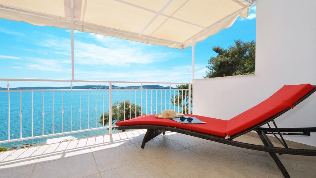 Gem Of The Sea Luxury Beach Apartment With Brand New Heating Infinity Pool Trogir Exterior photo
