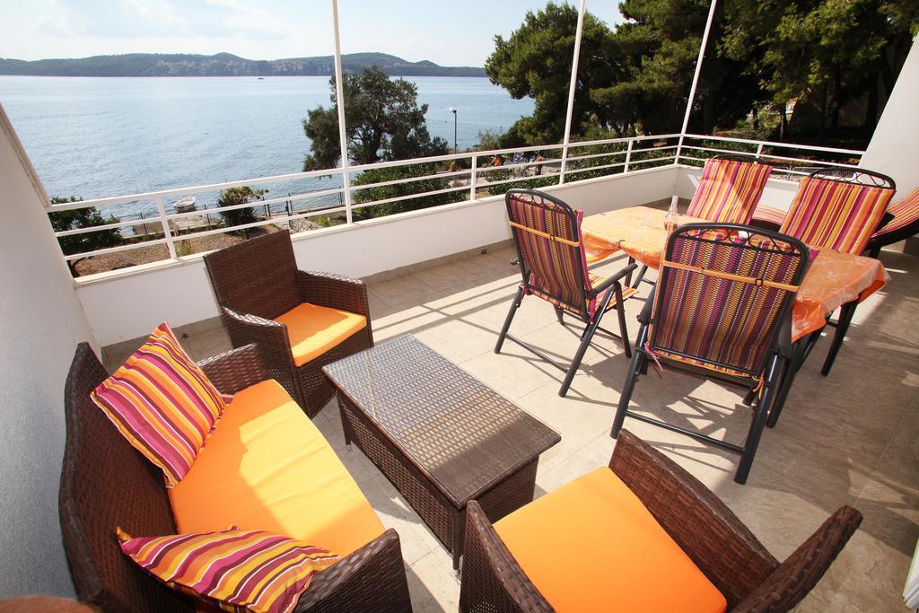 Gem Of The Sea Luxury Beach Apartment With Brand New Heating Infinity Pool Trogir Exterior photo
