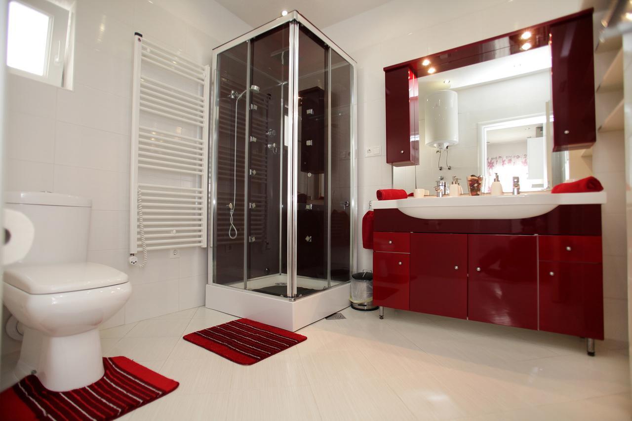 Gem Of The Sea Luxury Beach Apartment With Brand New Heating Infinity Pool Trogir Exterior photo