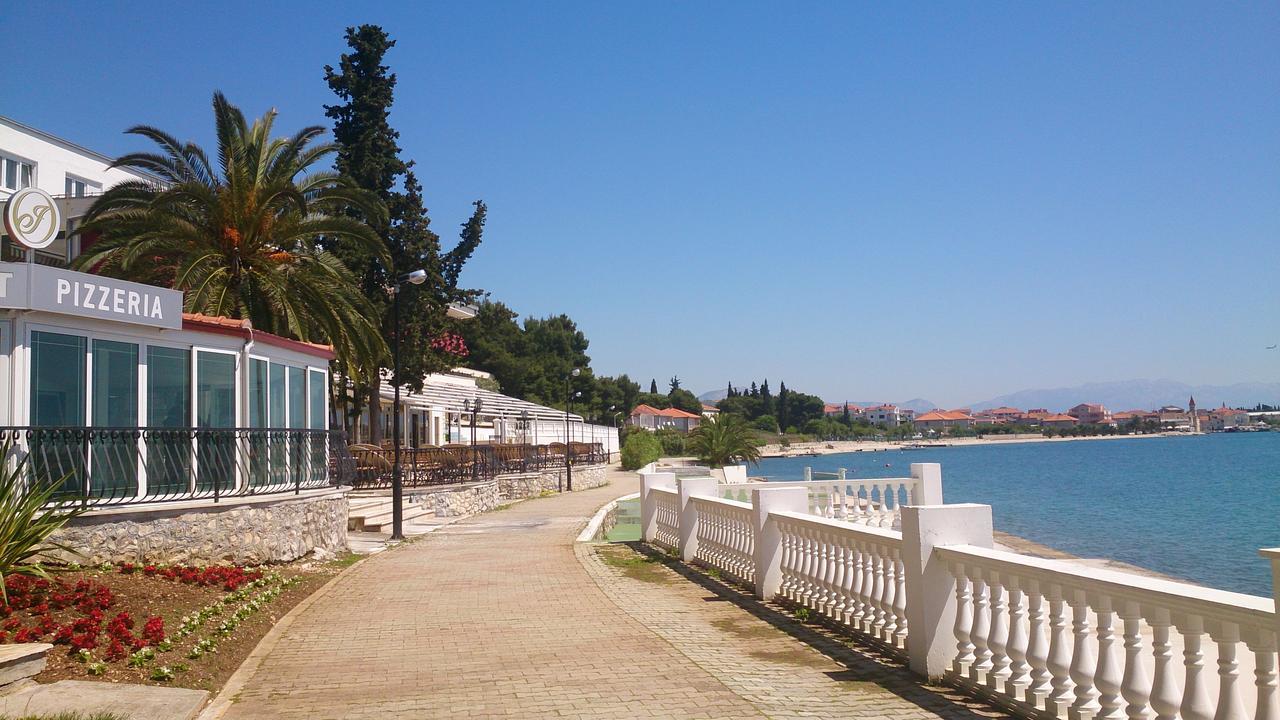 Gem Of The Sea Luxury Beach Apartment With Brand New Heating Infinity Pool Trogir Exterior photo