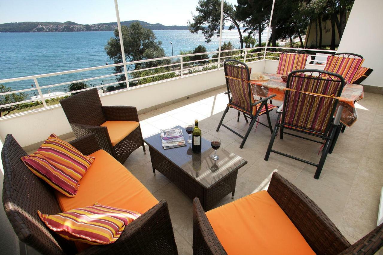 Gem Of The Sea Luxury Beach Apartment With Brand New Heating Infinity Pool Trogir Exterior photo