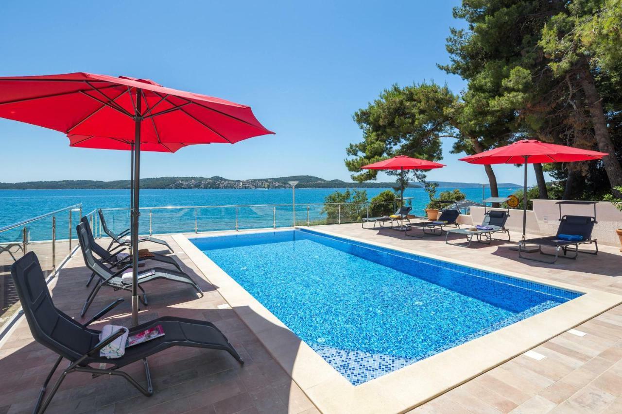 Gem Of The Sea Luxury Beach Apartment With Brand New Heating Infinity Pool Trogir Exterior photo