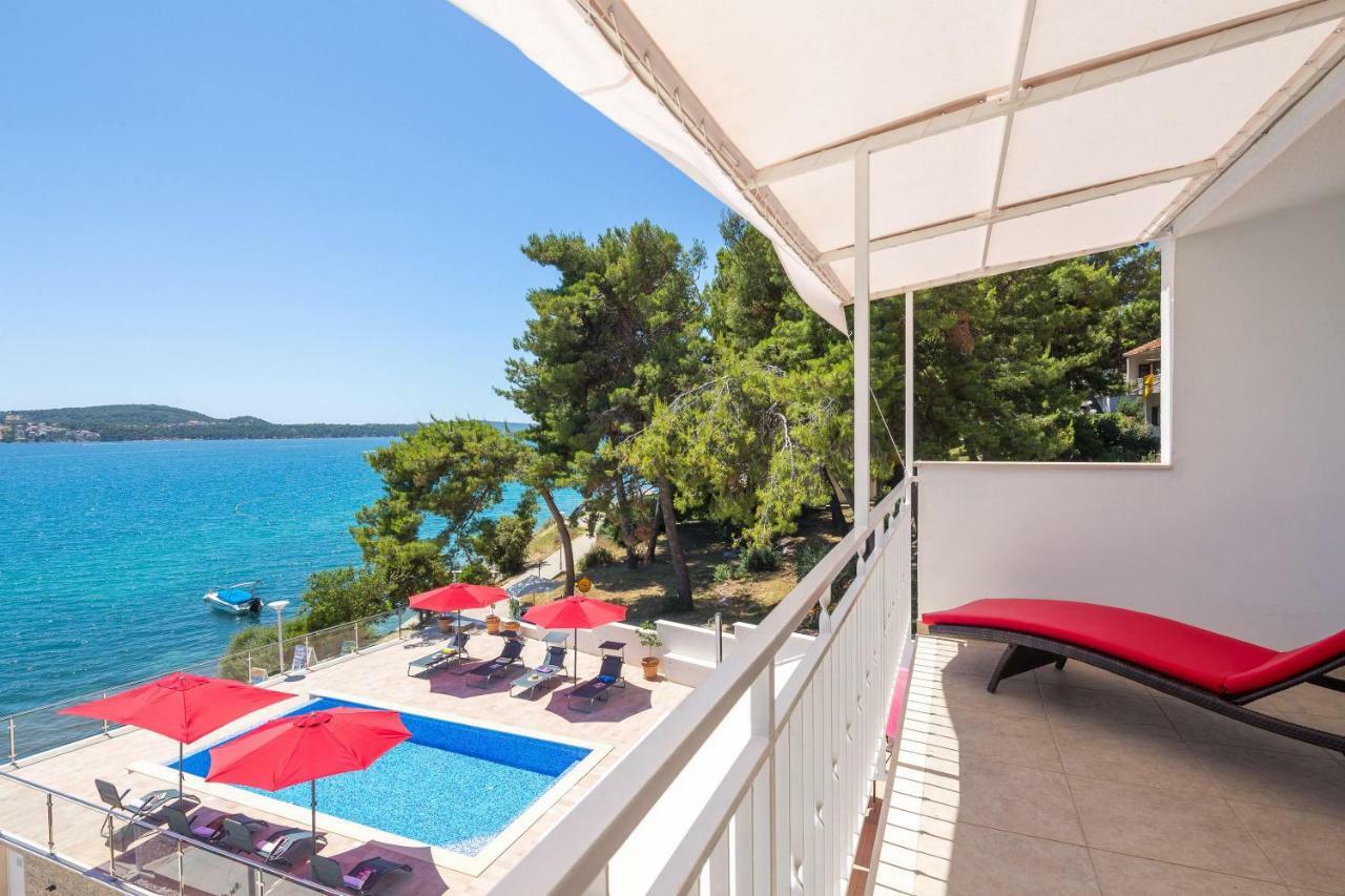 Gem Of The Sea Luxury Beach Apartment With Brand New Heating Infinity Pool Trogir Exterior photo