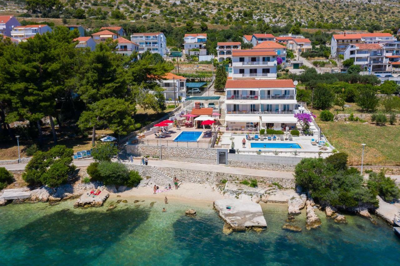 Gem Of The Sea Luxury Beach Apartment With Brand New Heating Infinity Pool Trogir Exterior photo