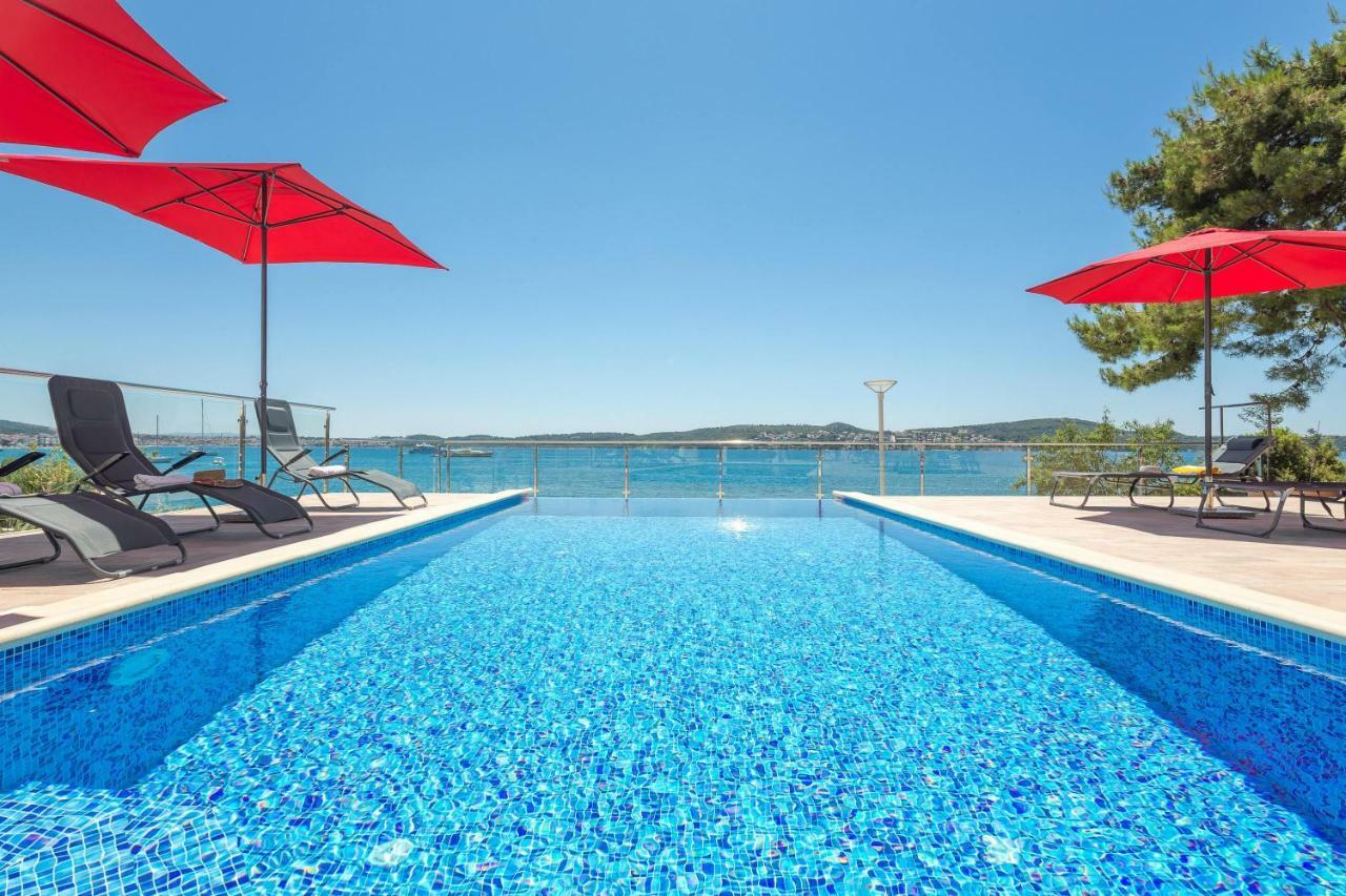 Gem Of The Sea Luxury Beach Apartment With Brand New Heating Infinity Pool Trogir Exterior photo