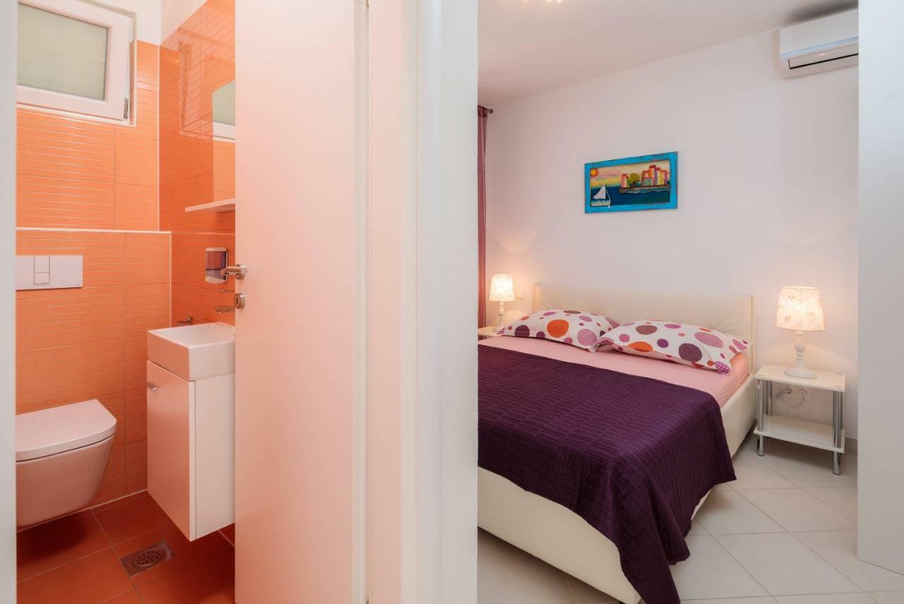 Gem Of The Sea Luxury Beach Apartment With Brand New Heating Infinity Pool Trogir Exterior photo