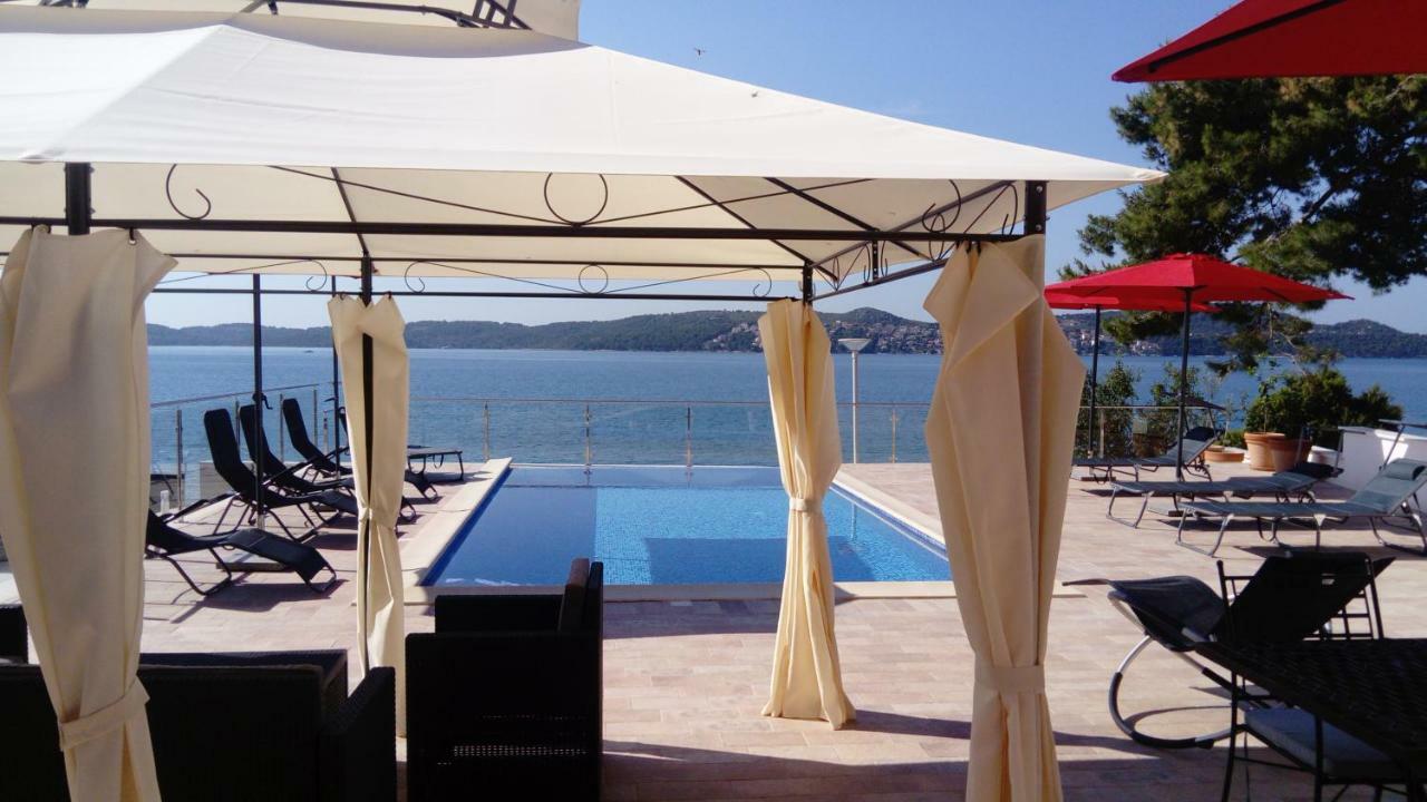 Gem Of The Sea Luxury Beach Apartment With Brand New Heating Infinity Pool Trogir Exterior photo