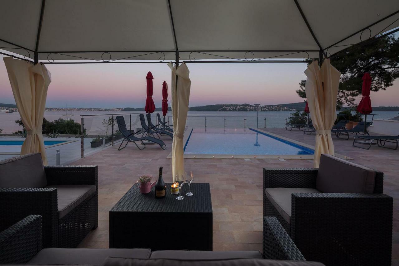 Gem Of The Sea Luxury Beach Apartment With Brand New Heating Infinity Pool Trogir Exterior photo