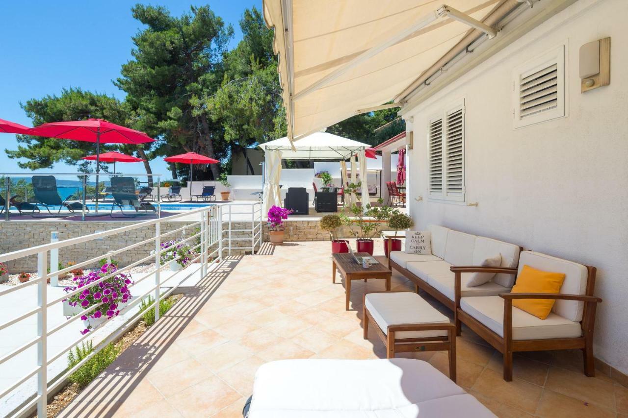 Gem Of The Sea Luxury Beach Apartment With Brand New Heating Infinity Pool Trogir Exterior photo