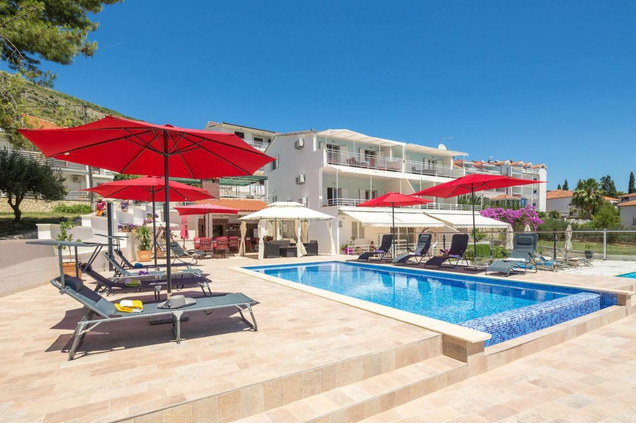 Gem Of The Sea Luxury Beach Apartment With Brand New Heating Infinity Pool Trogir Exterior photo