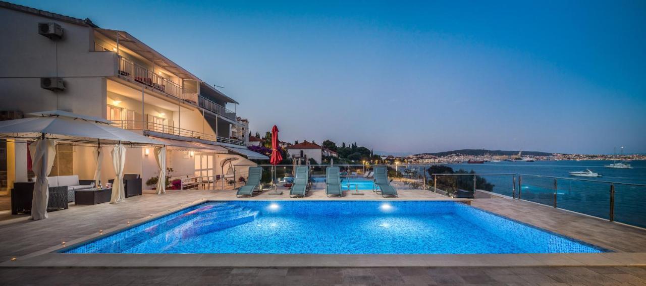 Gem Of The Sea Luxury Beach Apartment With Brand New Heating Infinity Pool Trogir Exterior photo